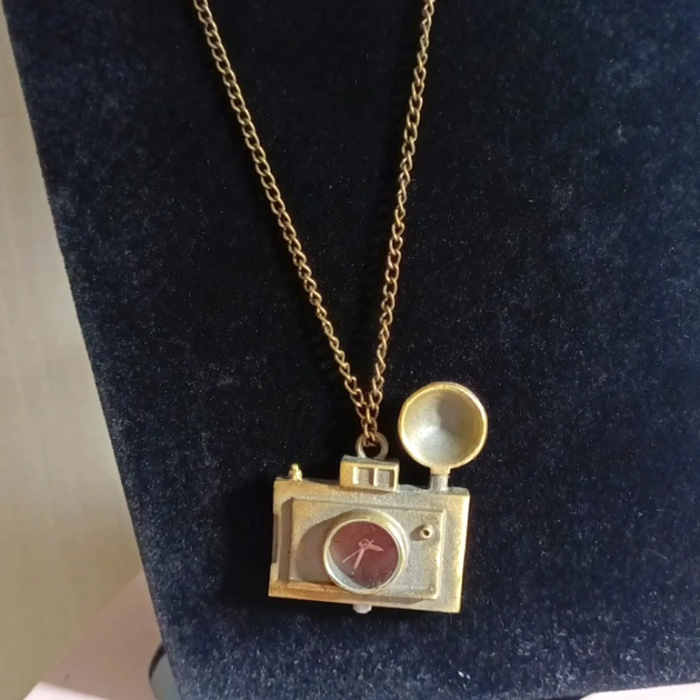 Pewter colored chain and working WATCH Camera Pendant with Intricate Details